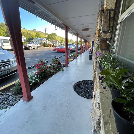 Rugged Country Lodge Pendleton Exterior photo