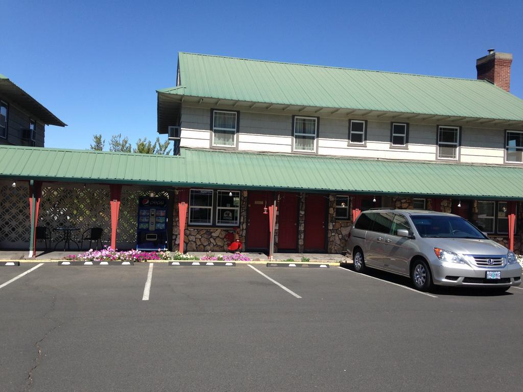 Rugged Country Lodge Pendleton Exterior photo